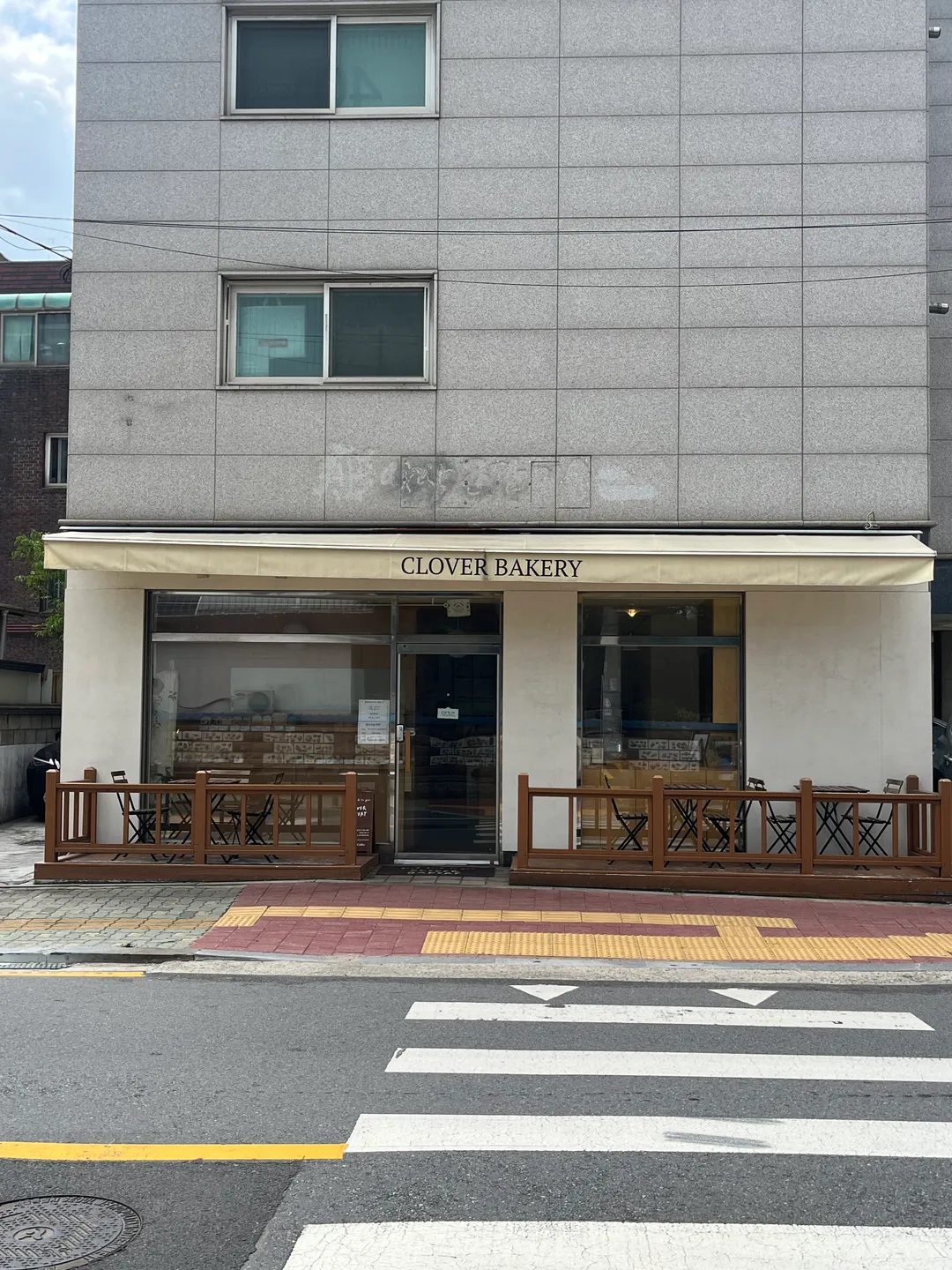 클로버베이커리 배너