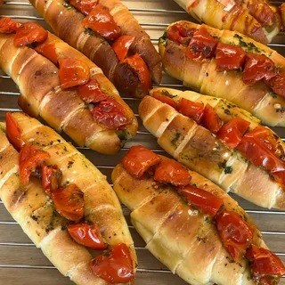 토마토바질치즈소금빵