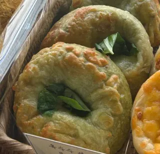 바질 치즈 베이글