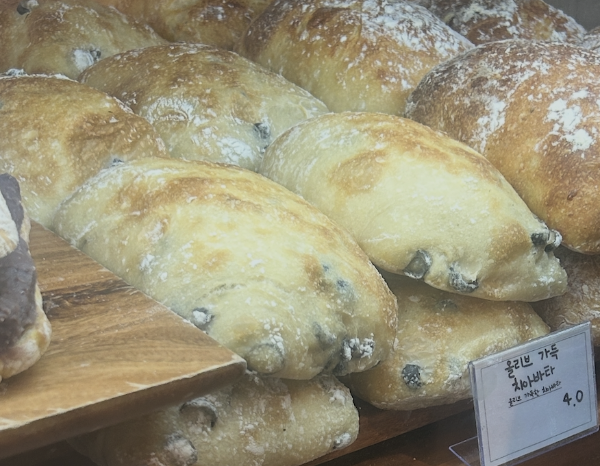 올리브 가득 치아바타