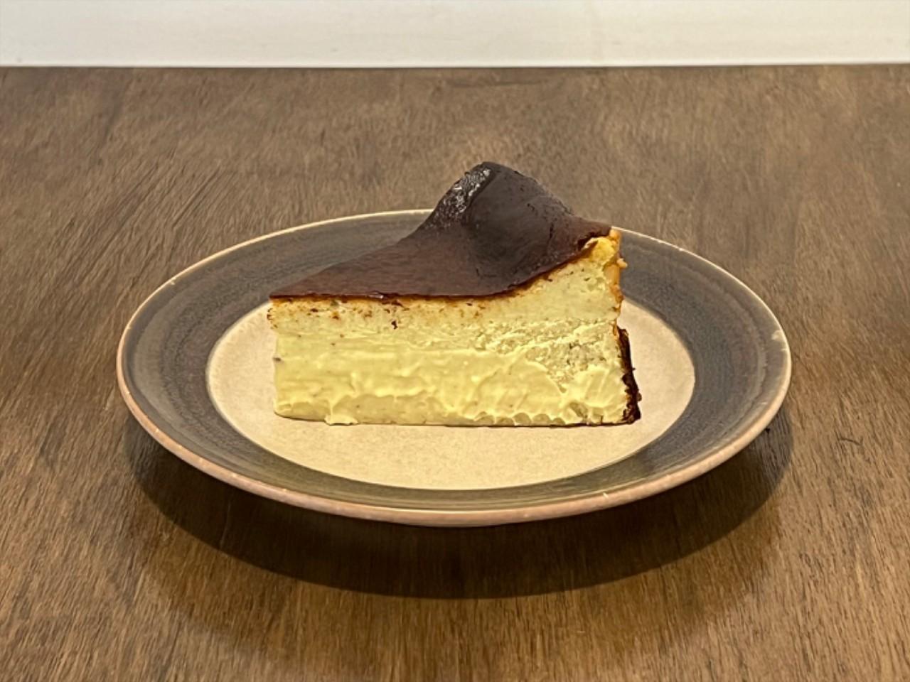 피스타치오 바스크 치즈케이크