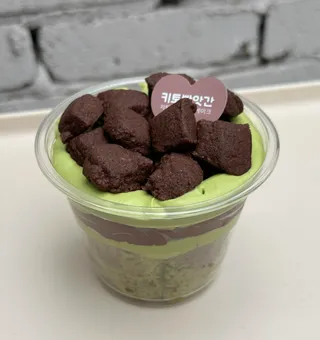 말차초코 크럼블 치즈케이크